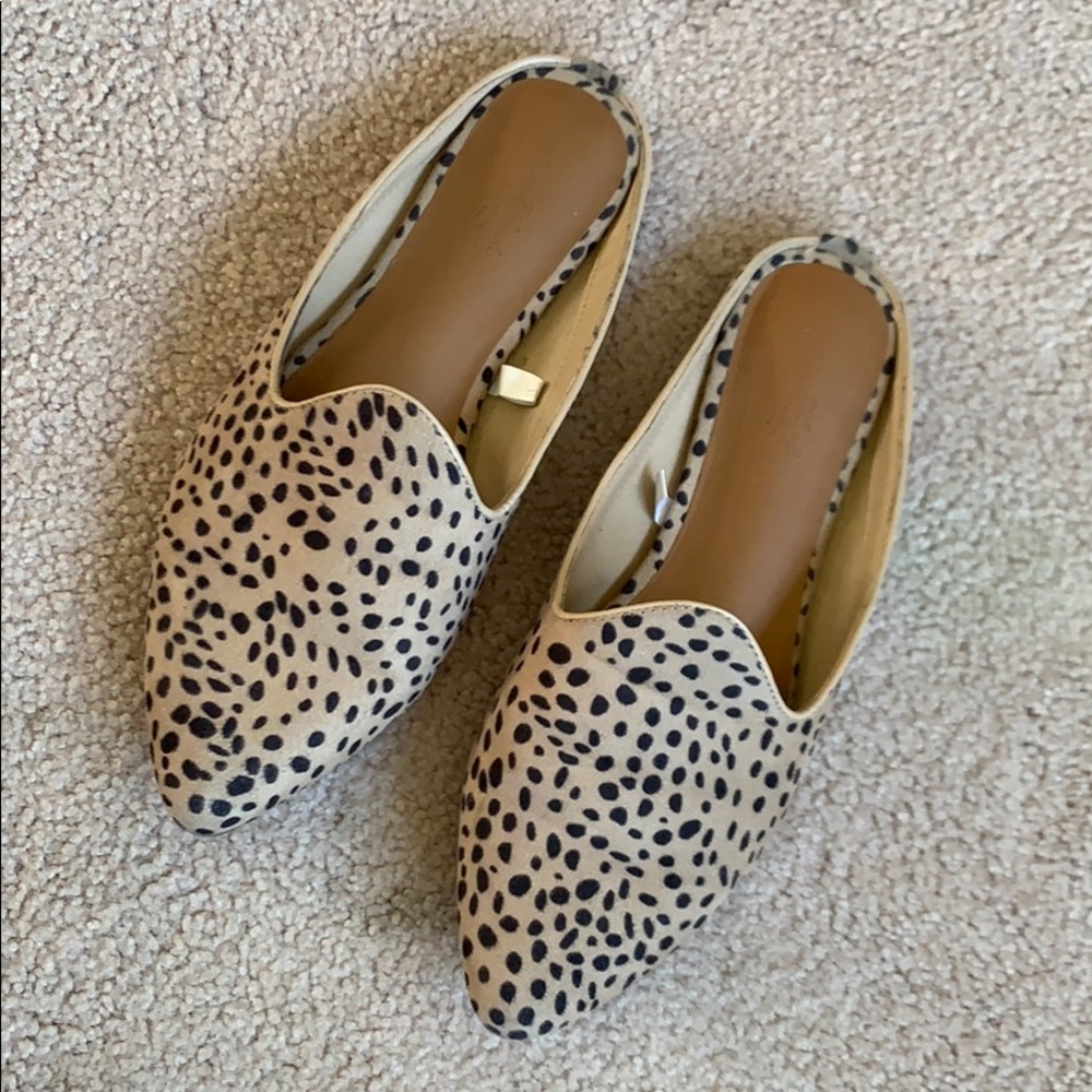 Leopard print pointed toe slides 8.5
